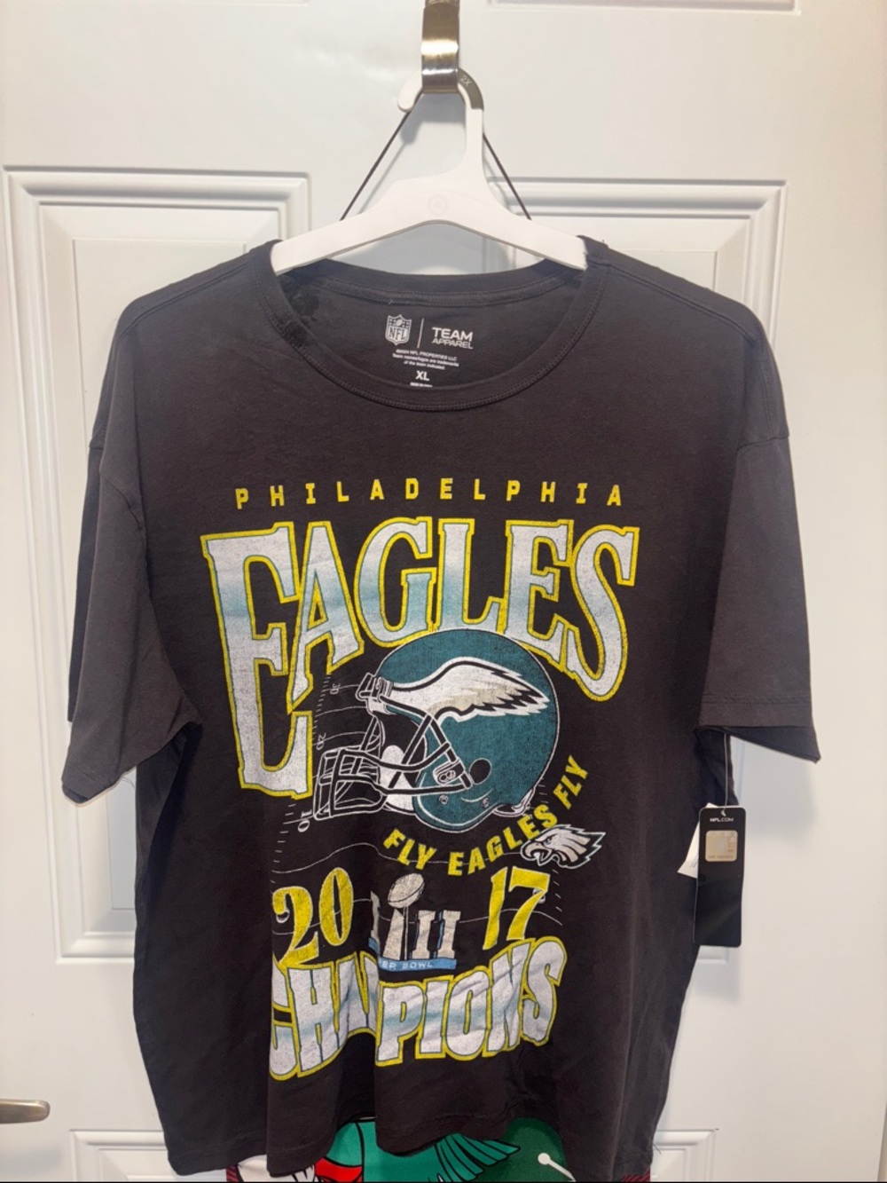Team Apparel Black Philadelphia Eagles 2017 Champions Graphic Tee - Picture 7 of 8